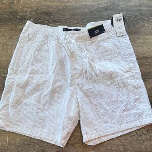 Hollister Men’s White Textured Casual Jogger Shorts. Size M. Gauzy. 7”. NWT